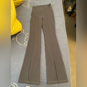 Aritzia TNA LIFE front split bootcut legging